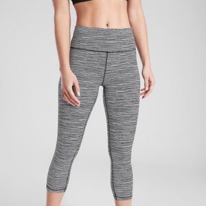 Athleta Ultimate Capri Black & White High Rise Workout Athletic Leggings Sz Med